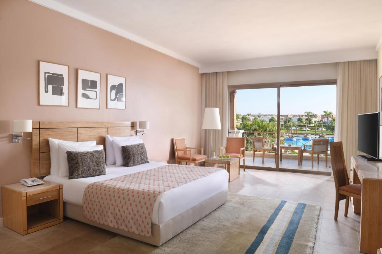 Jaz Little Venice Golf Resort Ain Sukhna Exterior foto A room at the Hilton Sharm El Sheikh