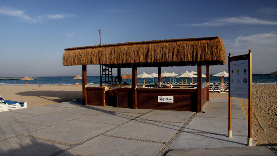 Jaz Little Venice Golf Resort Ain Sukhna Instalações foto Beach bar in the resort