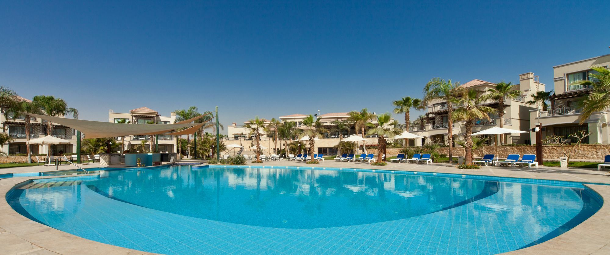 Jaz Little Venice Golf Resort Ain Sukhna Exterior foto The swimming pool at the complex