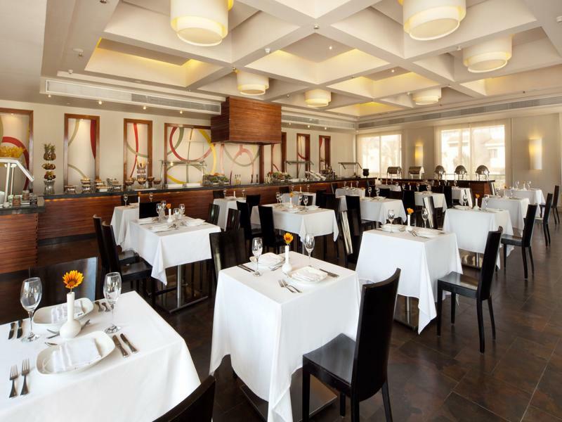 Jaz Little Venice Golf Resort Ain Sukhna Exterior foto The restaurant