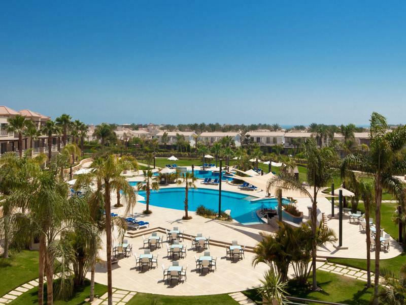 Jaz Little Venice Golf Resort Ain Sukhna Exterior foto The swimming pool at the resort